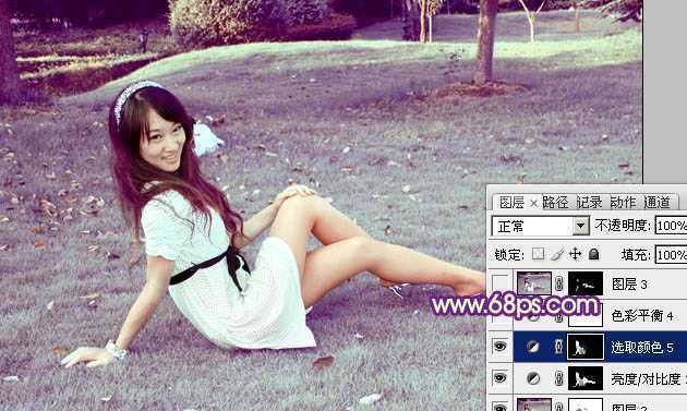 ‘Photoshop将外景草地美女图片调制出淡淡甜美的青紫色‘