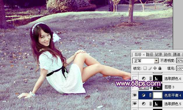 ‘Photoshop将外景草地美女图片调制出淡淡甜美的青紫色‘