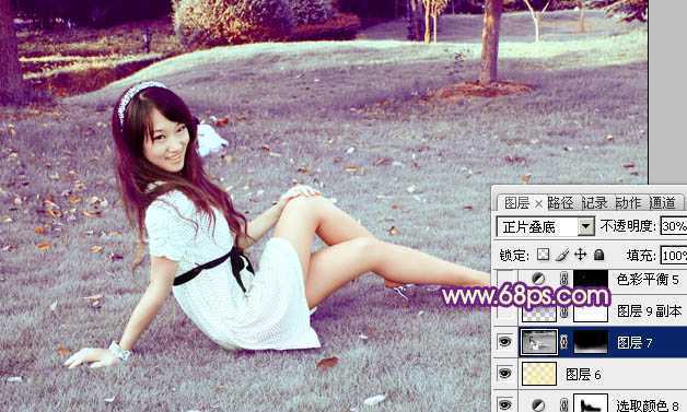 ‘Photoshop将外景草地美女图片调制出淡淡甜美的青紫色‘