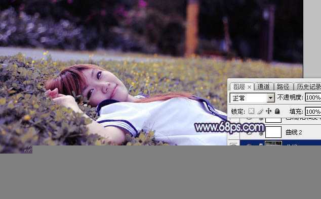 ‘Photoshop将草地人物图片调制出柔美的梦幻暗调蓝黄色‘