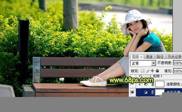 ‘Photoshop调制出暗调秋季黄褐色花坛边美女图片‘