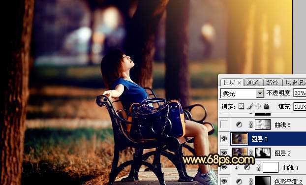 ‘Photoshop将公园中的人物加上暗调秋季暖色‘