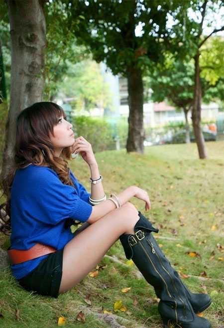 ‘Photoshop将外景美女图片调制出柔美的夏日暖色调效果‘