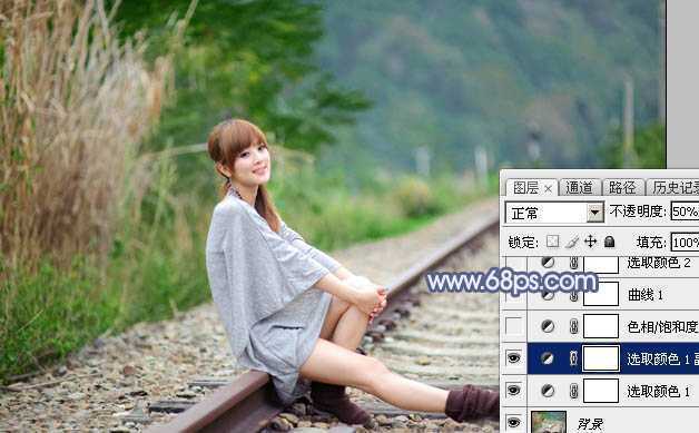 ‘Photoshop为铁轨上的美女加上梦幻甜美的蓝色效果‘