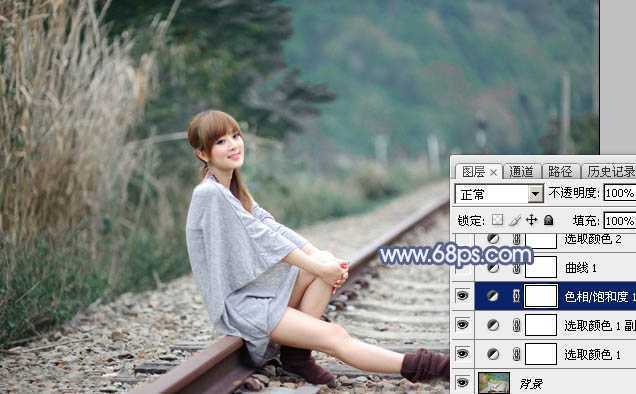 ‘Photoshop为铁轨上的美女加上梦幻甜美的蓝色效果‘