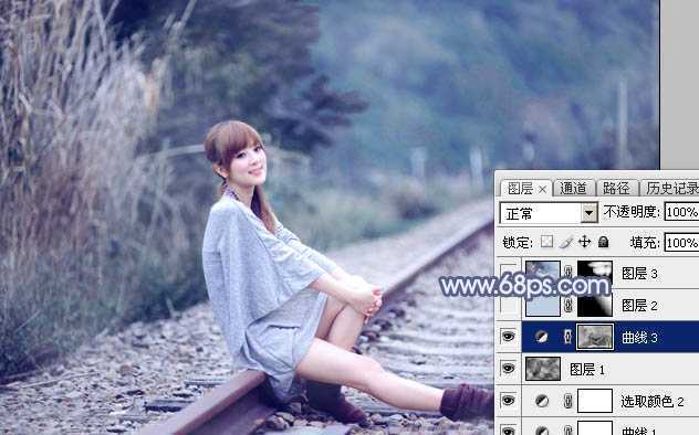 ‘Photoshop为铁轨上的美女加上梦幻甜美的蓝色效果‘