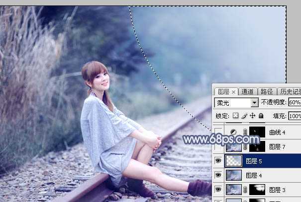 ‘Photoshop为铁轨上的美女加上梦幻甜美的蓝色效果‘