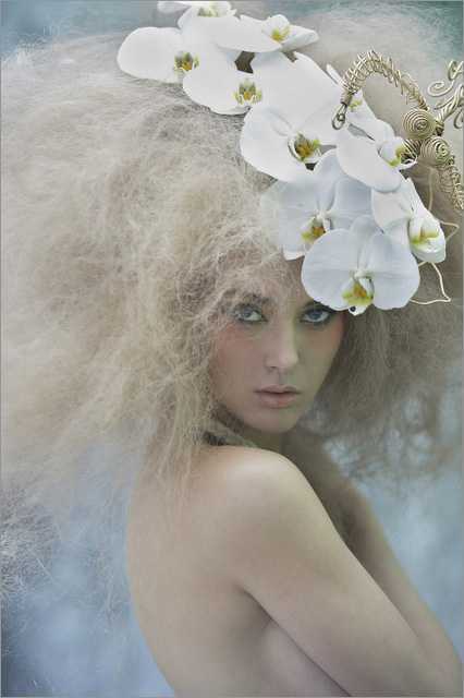 ‘photoshop将美女图片调制出梦幻暖色调‘