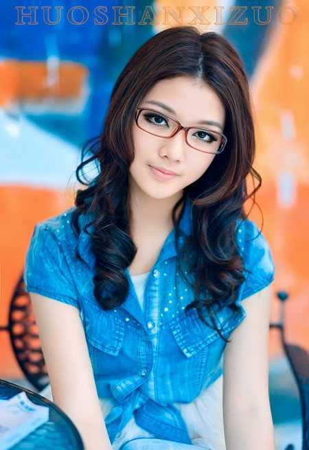 ‘photoshop使用Lab模式为偏暗的美女图片加上甜美色‘