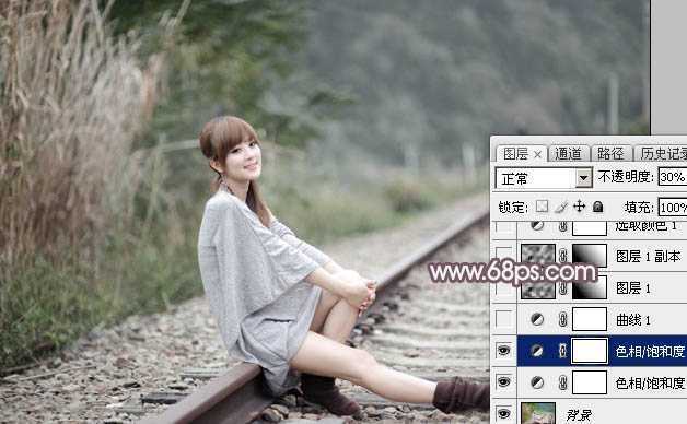 ‘Photoshop调制出唯美的中性淡粉蓝色铁轨美女图片‘