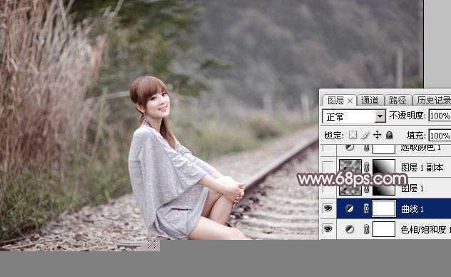 ‘Photoshop调制出唯美的中性淡粉蓝色铁轨美女图片‘
