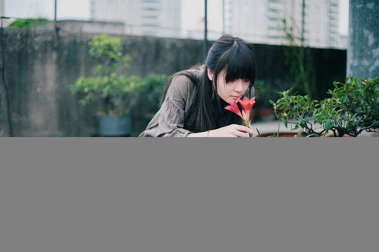 ‘PS将美女图片调出淡绿色意境效果‘