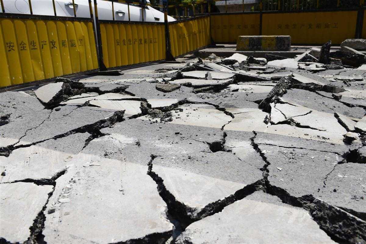 ‘PS打造出漂浮在城市上空的轻功高手‘