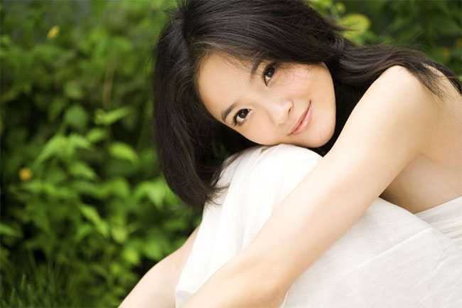‘Photoshop调出外景人物图片淡雅的黄褐色‘