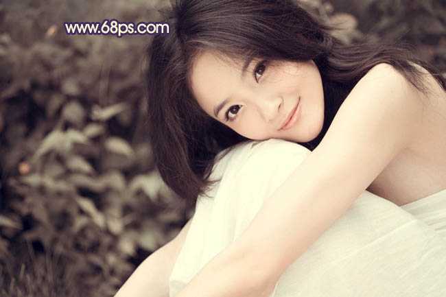 ‘Photoshop调出外景人物图片淡雅的黄褐色‘