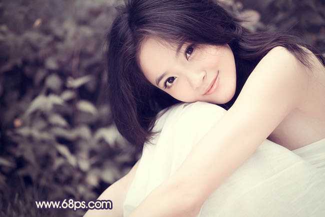 ‘Photoshop调出外景人物图片淡雅的黄褐色‘