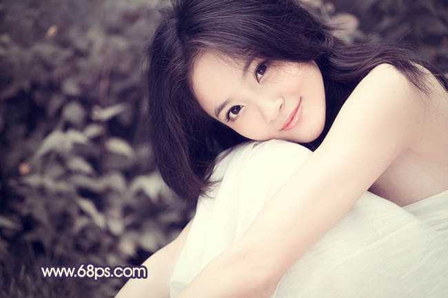 ‘Photoshop调出外景人物图片淡雅的黄褐色‘