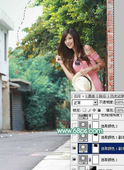 ‘Photoshop为小路边的美女调制出甜美清爽的青红色‘