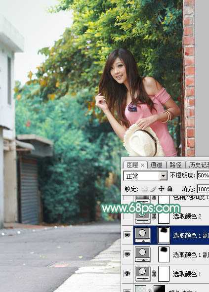 ‘Photoshop为小路边的美女调制出甜美清爽的青红色‘
