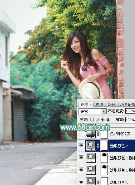 ‘Photoshop为小路边的美女调制出甜美清爽的青红色‘