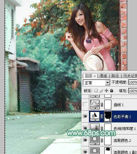 ‘Photoshop为小路边的美女调制出甜美清爽的青红色‘