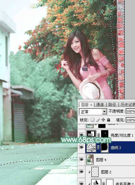‘Photoshop为小路边的美女调制出甜美清爽的青红色‘