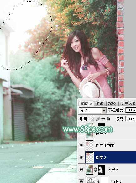 ‘Photoshop为小路边的美女调制出甜美清爽的青红色‘