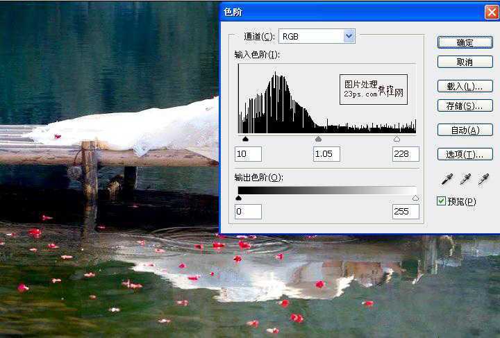 ‘PhotoShop将睡在木桥上的美女图片调制出梦幻紫色‘
