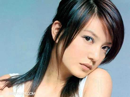 ‘Photoshop快速将明星照片打造浪漫温馨青黄色效果‘