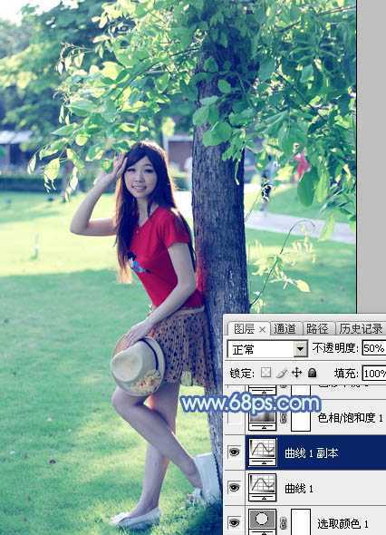 ‘Photoshop为树边的女孩增加流行的淡调青蓝色‘