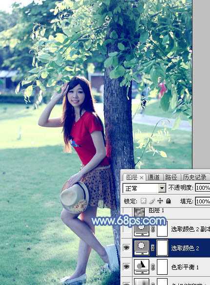 ‘Photoshop为树边的女孩增加流行的淡调青蓝色‘