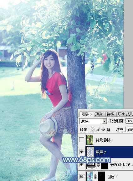 ‘Photoshop为树边的女孩增加流行的淡调青蓝色‘
