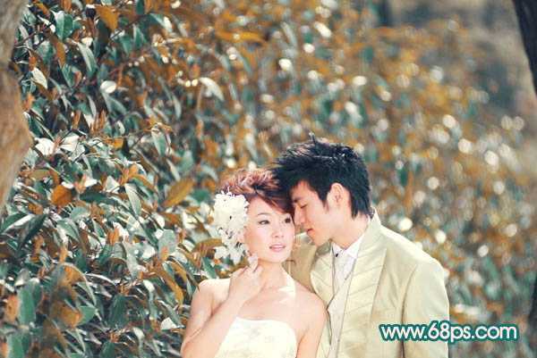 ‘Photoshop将外景人物图片调成斑斓的橙红色‘