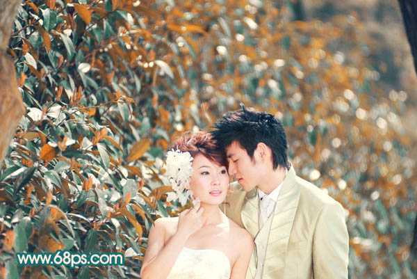 ‘Photoshop将外景人物图片调成斑斓的橙红色‘