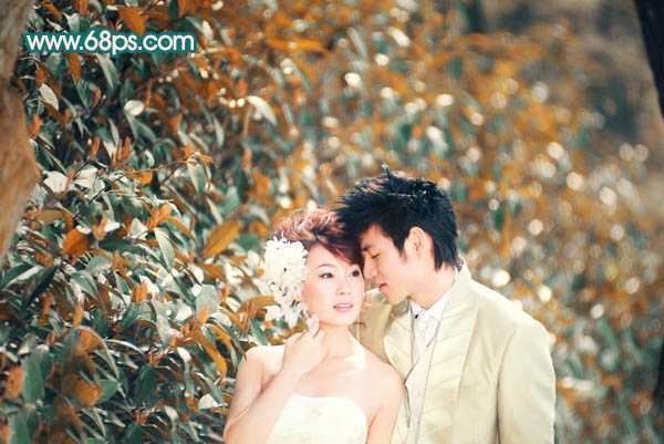 ‘Photoshop将外景人物图片调成斑斓的橙红色‘