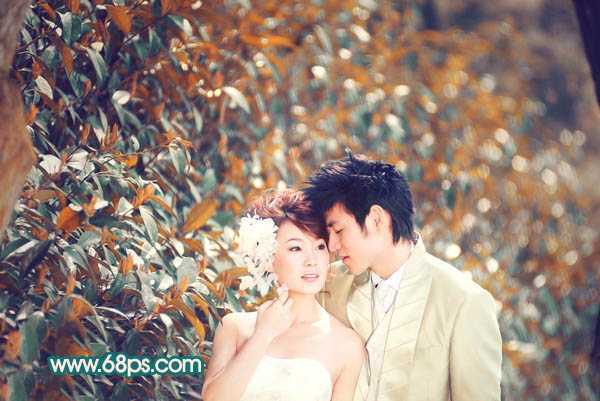 ‘Photoshop将外景人物图片调成斑斓的橙红色‘