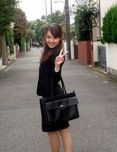 ‘Photosho将街道人物图片打造出甜美紫褐色‘