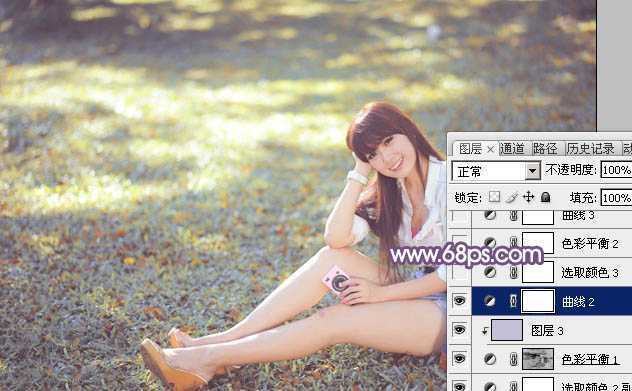 ‘Photoshop为草地上的美女调制明快的秋季蓝黄色‘