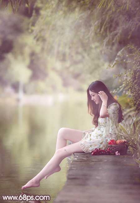 ‘Photoshop为湖边的美女加上淡淡的粉褐色‘