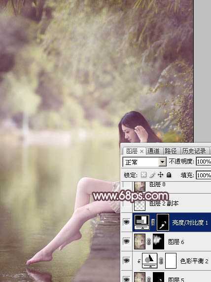 ‘Photoshop为湖边的美女加上淡淡的粉褐色‘