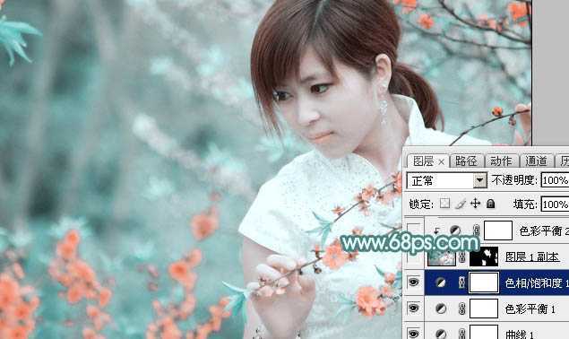 ‘Photoshop将桃花林中的美女加上清爽的古典淡青色‘