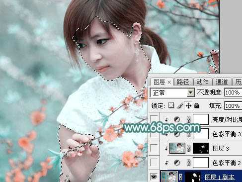 ‘Photoshop将桃花林中的美女加上清爽的古典淡青色‘