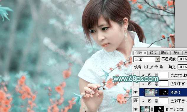 ‘Photoshop将桃花林中的美女加上清爽的古典淡青色‘