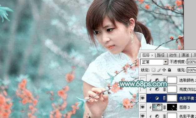 ‘Photoshop将桃花林中的美女加上清爽的古典淡青色‘