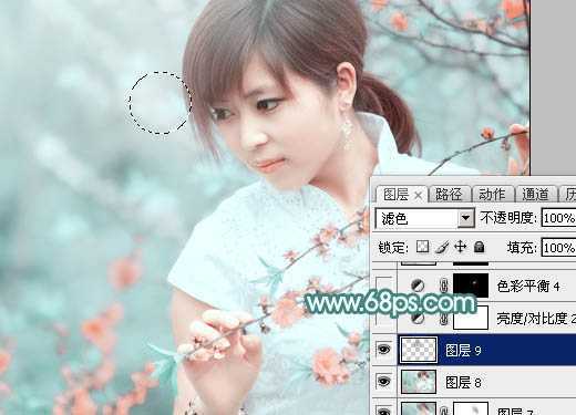 ‘Photoshop将桃花林中的美女加上清爽的古典淡青色‘