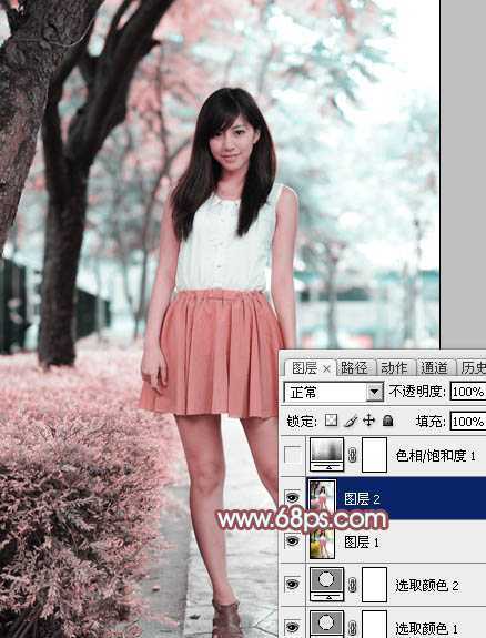 ‘Photoshop为树下的美女图片调制出甜美的粉调青红色‘
