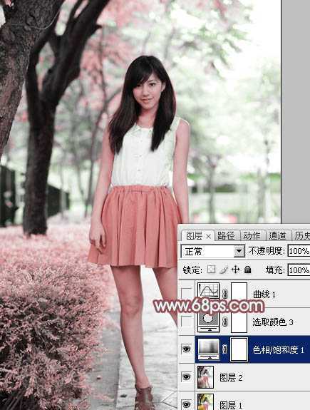 ‘Photoshop为树下的美女图片调制出甜美的粉调青红色‘