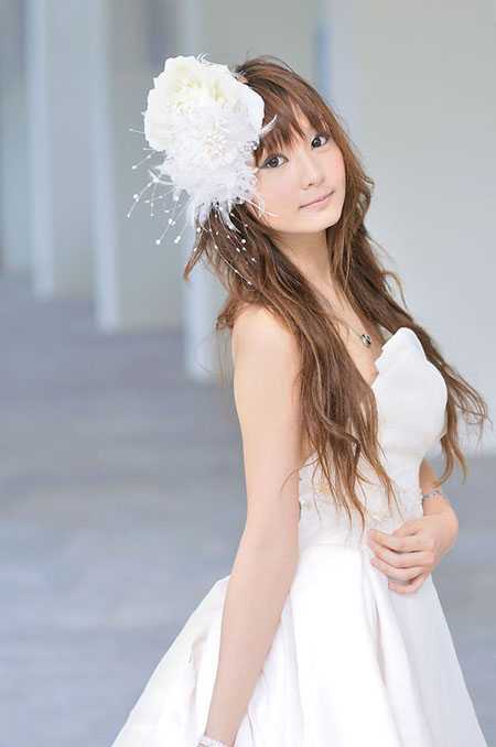 ‘Photoshop将美女婚片调成柔美的淡褐色‘
