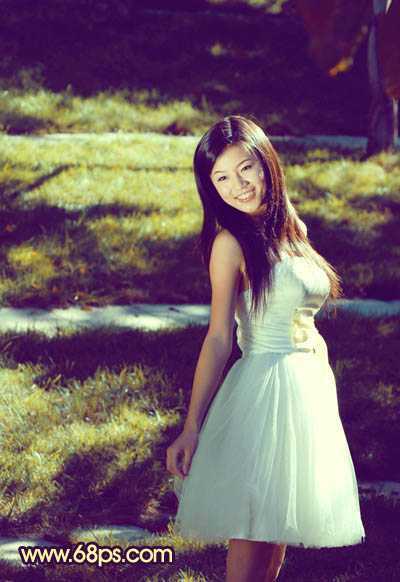 ‘Photosho将晨曦中灿烂的美女图片打造出橙蓝色效果‘