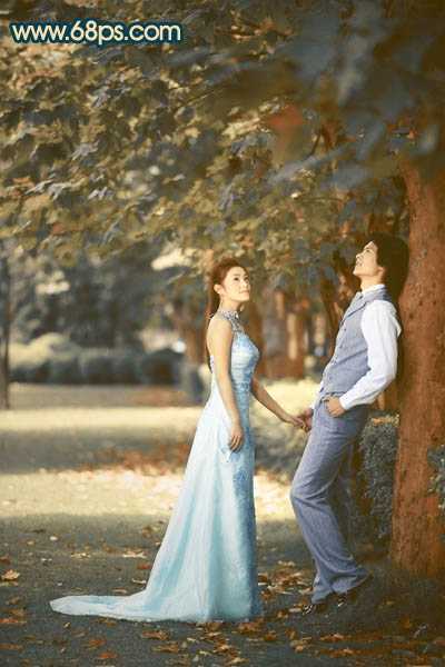 ‘Photoshop将树林婚片调成柔美的暗暖色‘